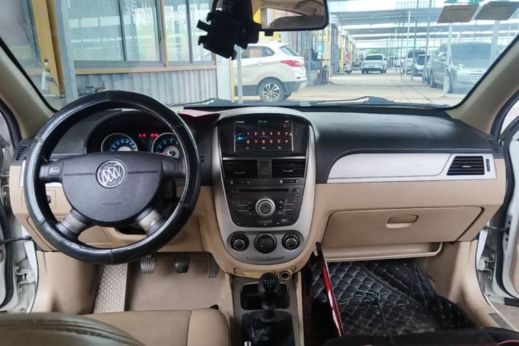 Used Buick Excelle 2013 1.5L Manual Classic Model Center Console