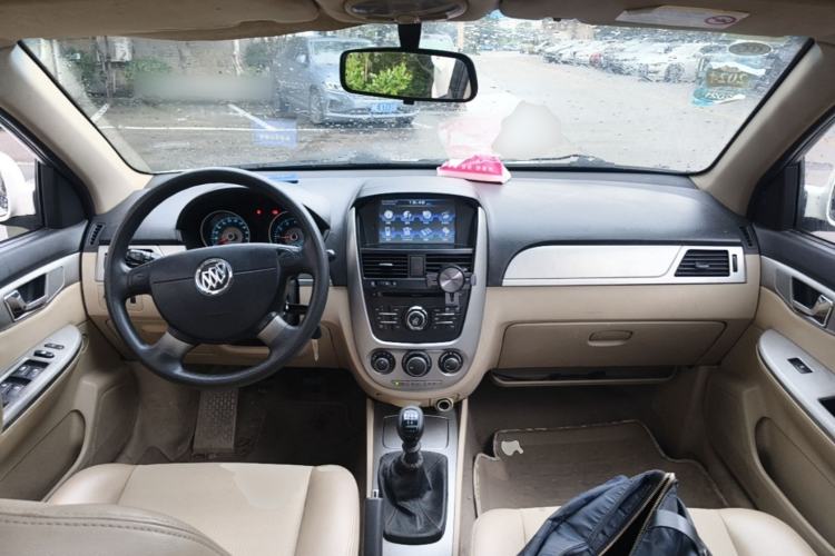 Used Buick Excelle 2013 1.5L Manual Classic Model Center Console