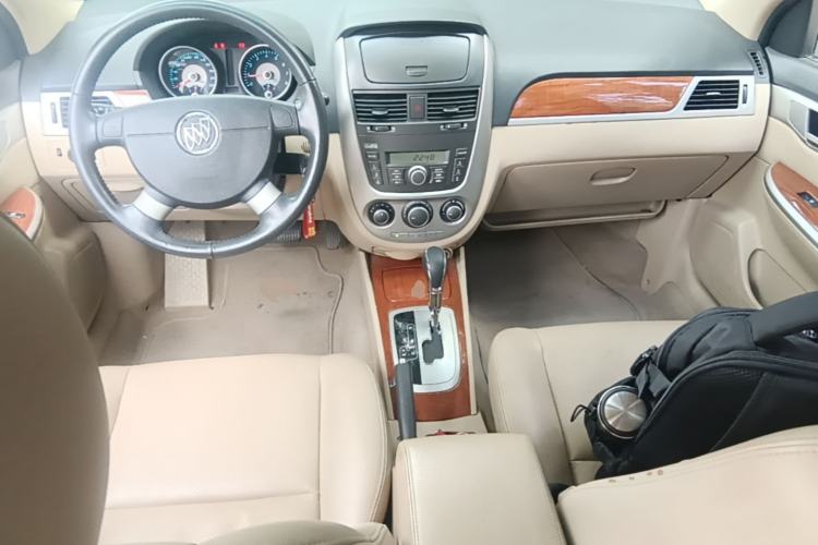 Used Buick Excelle 2013 1.5L Automatic Luxury Model Center Console