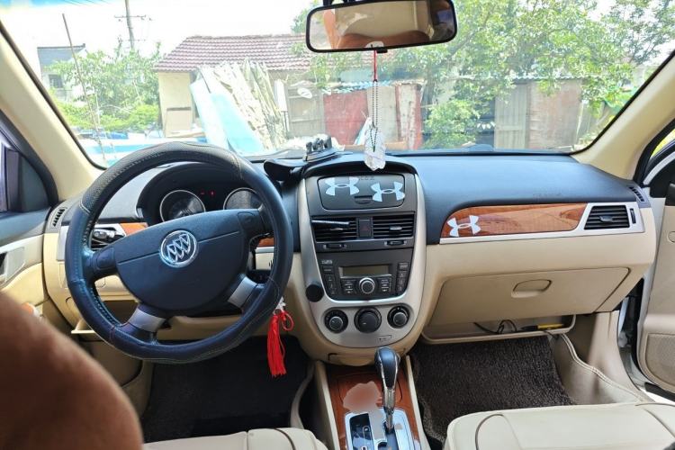Used Buick Excelle 2013 1.5L Automatic Luxury Model Center Console