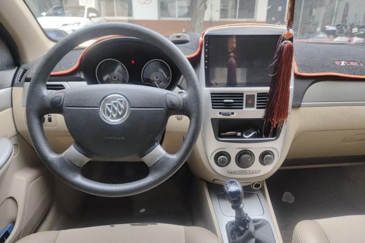Used Buick Excelle 2013 1.5L Manual Classic Model Center Console