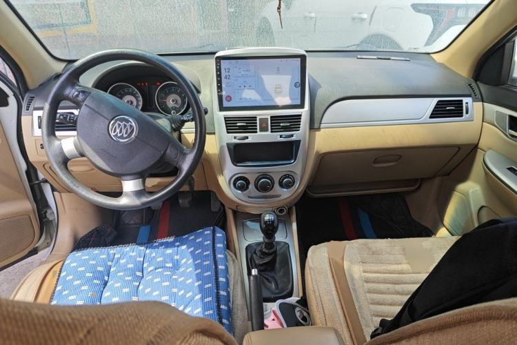 Used Buick Excelle 2013 1.5L Manual Classic Model Center Console