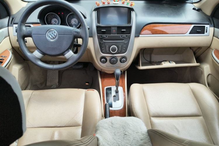 Used Buick Excelle 2013 1.5L Automatic Luxury Model Center Console