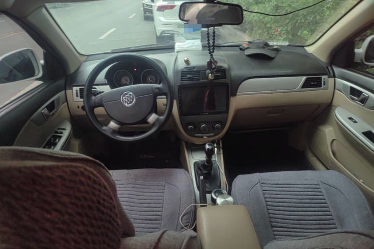Used Buick Excelle 2013 1.5L Manual Classic Model Center Console