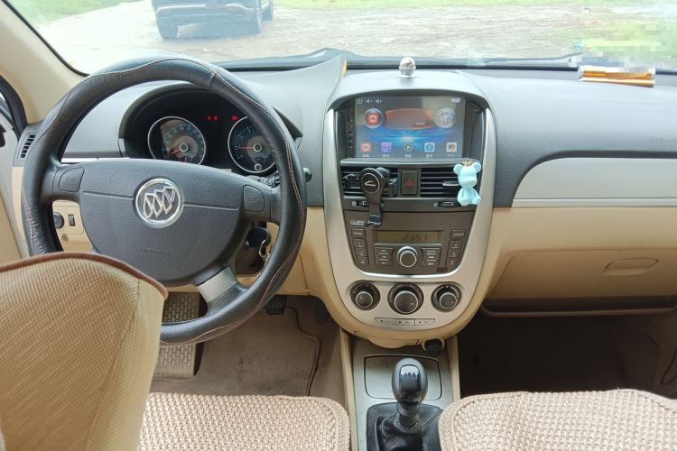 Used Buick Excelle 2013 1.5L Manual Classic Model Center Console