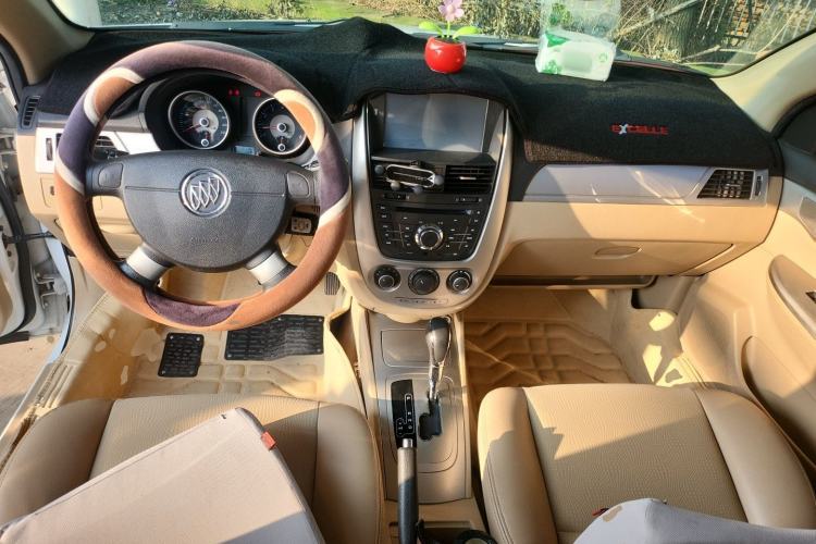 Used Buick Excelle 2013 1.5L Automatic Classic Model Center Console