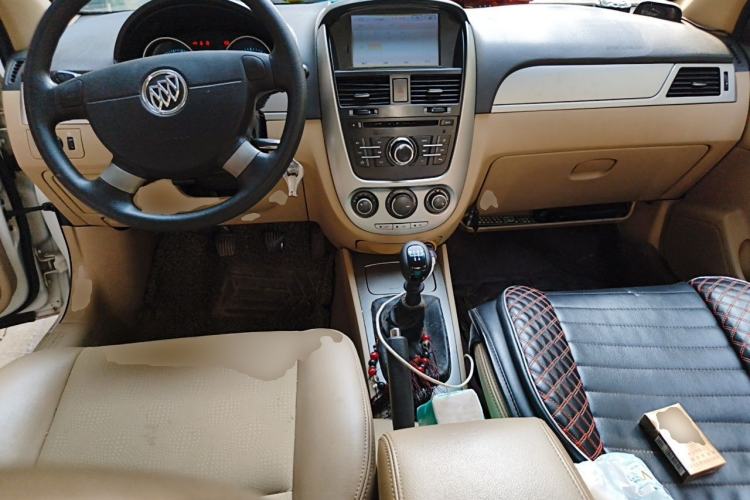 Used Buick Excelle 2013 1.5L Manual Classic Model Center Console