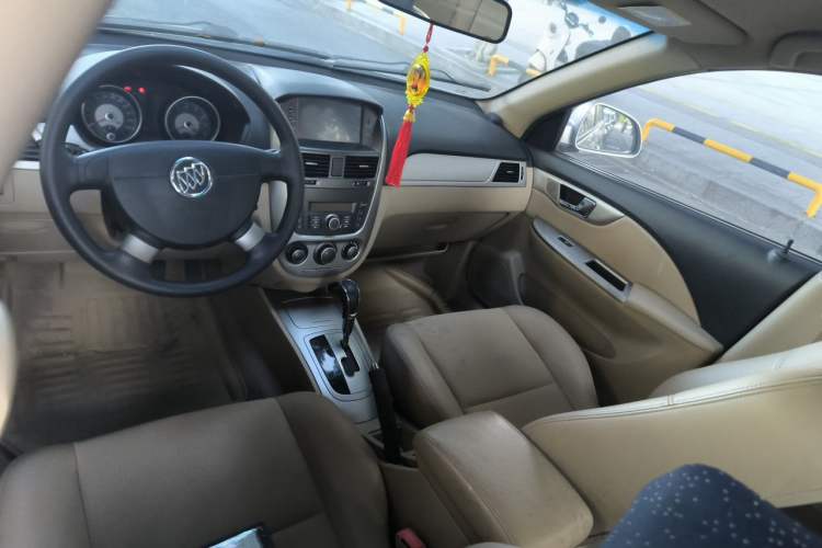 Used Buick Excelle 2013 1.5L Automatic Classic Model Center Console