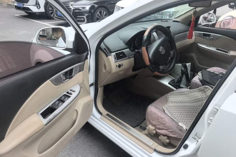 Used Buick Excelle 2013 1.5L Manual Classic Model Driver Seat