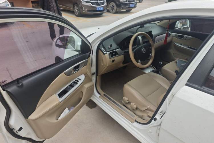 Used Buick Excelle 2013 1.5L Manual Classic Model Driver Seat