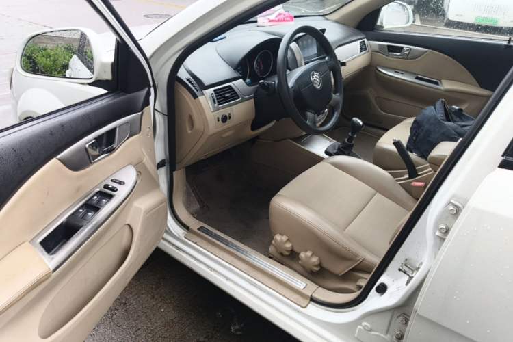 Used Buick Excelle 2013 1.5L Manual Classic Model Driver Seat