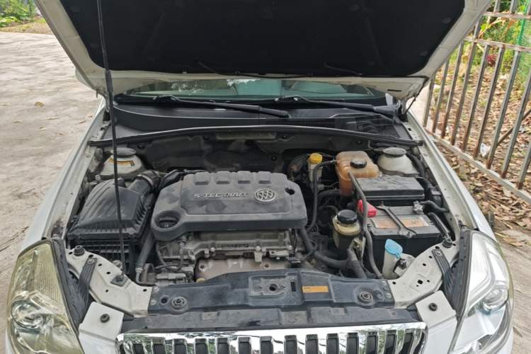 Used Buick Excelle 2013 1.5L Automatic Luxury Model Engine Bay