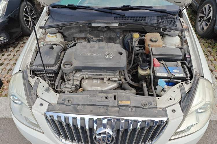 Used Buick Excelle 2013 1.5L Manual Classic Model Engine Bay