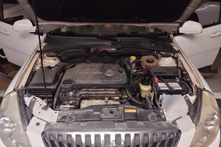 Used Buick Excelle 2013 1.5L Manual Classic Model Engine Bay