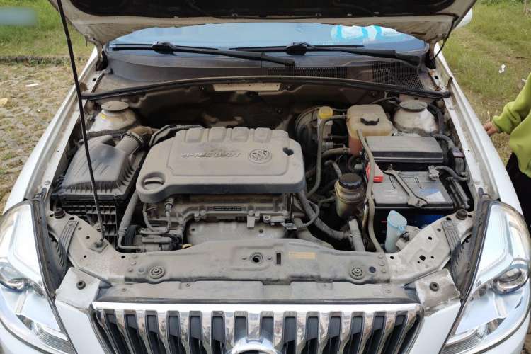 Used Buick Excelle 2013 1.5L Manual Classic Model Engine Bay