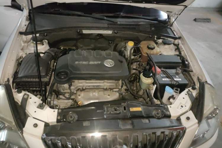 Used Buick Excelle 2013 1.5L Manual Classic Model Engine Bay