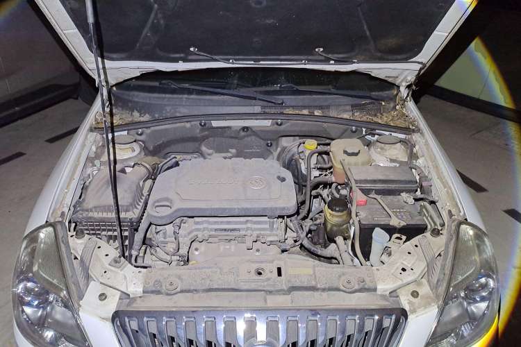 Used Buick Excelle 2013 1.5L Manual Classic Model Engine Bay