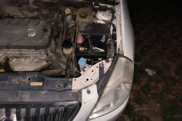 Used Buick Excelle 2013 1.5L Automatic Classic Model Engine Bay Left