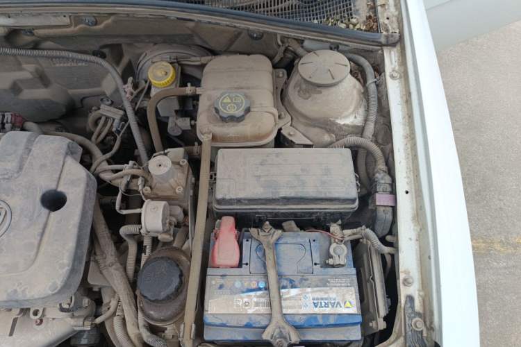 Used Buick Excelle 2013 1.5L Automatic Classic Model Engine Bay Left