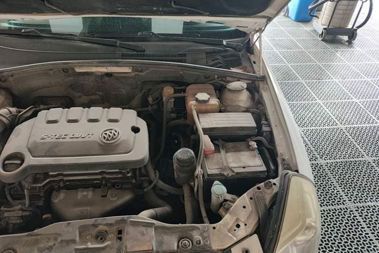 Used Buick Excelle 2013 1.5L Automatic Classic Model Engine Bay Left