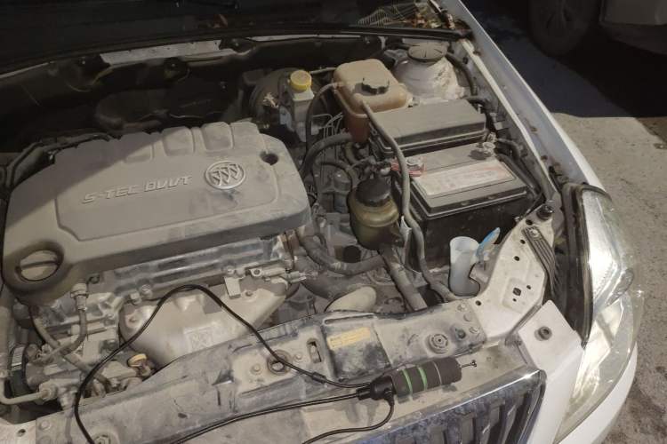 Used Buick Excelle 2013 1.5L Automatic Luxury Model Engine Bay Left