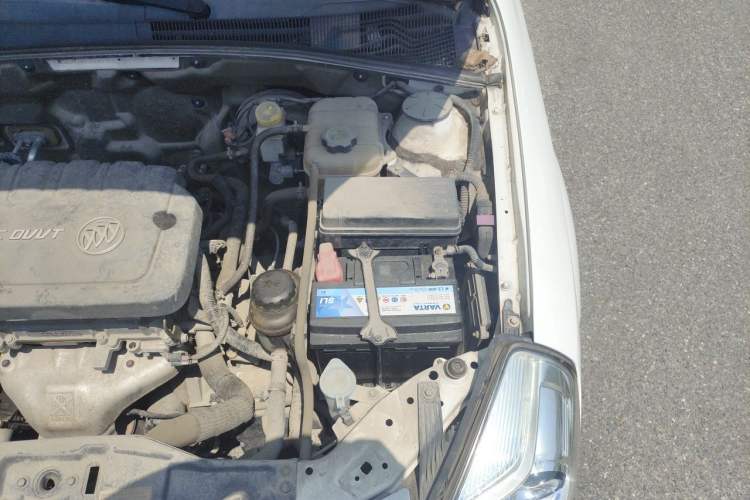 Used Buick Excelle 2013 1.5L Automatic Classic Model Engine Bay Left