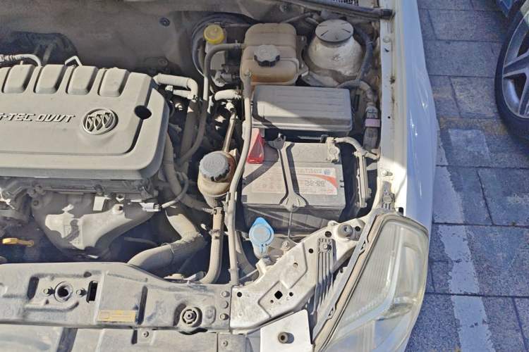 Used Buick Excelle 2013 1.5L Manual Luxury Model Engine Bay Left