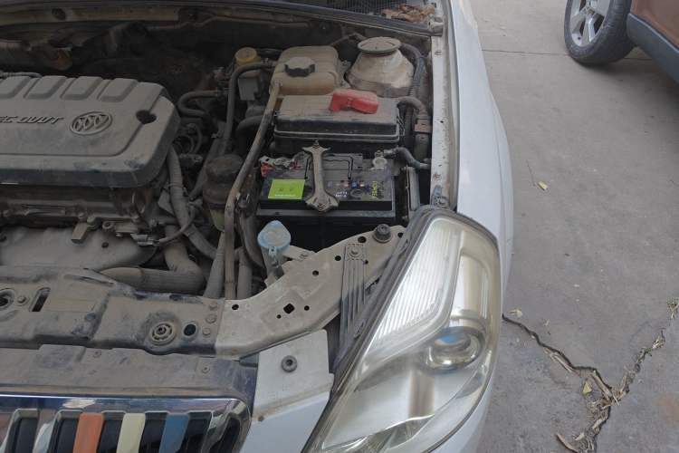 Used Buick Excelle 2013 1.5L Automatic Classic Model Engine Bay Left