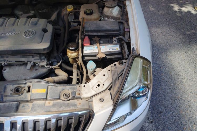 Used Buick Excelle 2013 1.5L Manual Classic Model Engine Bay Left