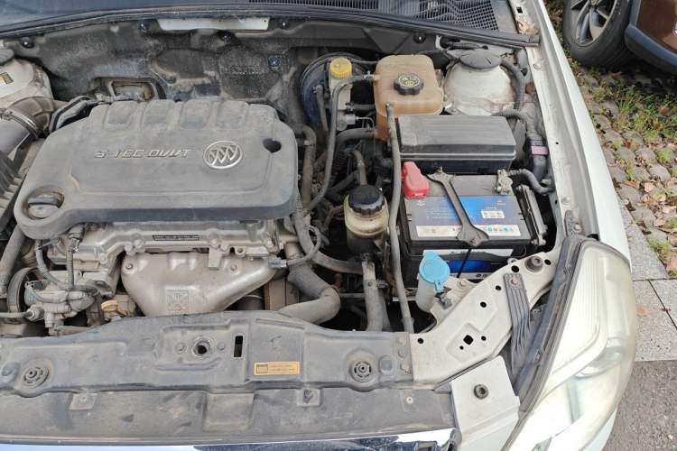 Used Buick Excelle 2013 1.5L Manual Classic Model Engine Bay Left