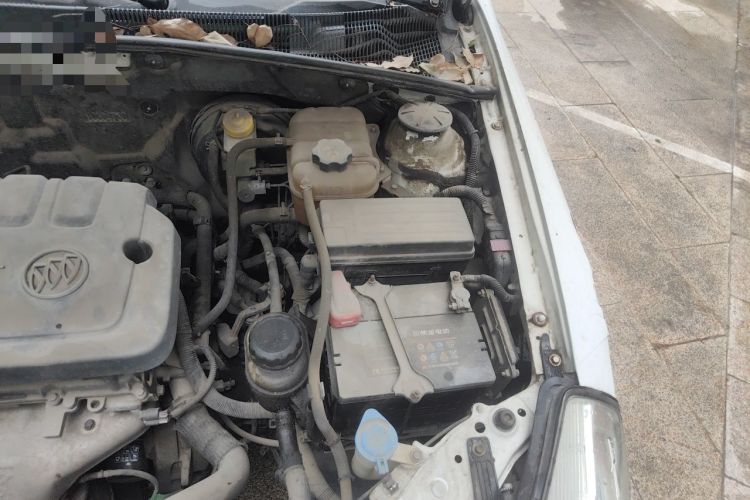 Used Buick Excelle 2013 1.5L Manual Luxury Model Engine Bay Left