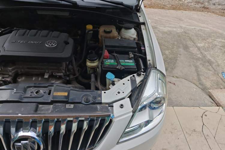 Used Buick Excelle 2013 1.5L Automatic Classic Model Engine Bay Left