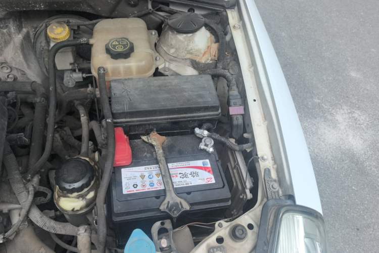 Used Buick Excelle 2013 1.5L Manual Classic Model Engine Bay Left