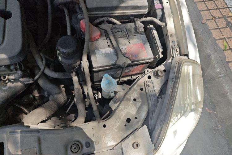 Used Buick Excelle 2013 1.5L Automatic Classic Model Engine Bay Left
