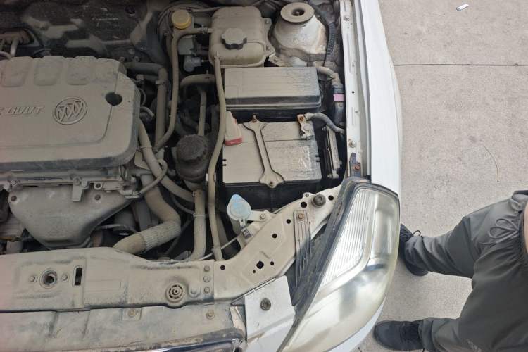 Used Buick Excelle 2013 1.5L Manual Luxury Model Engine Bay Left