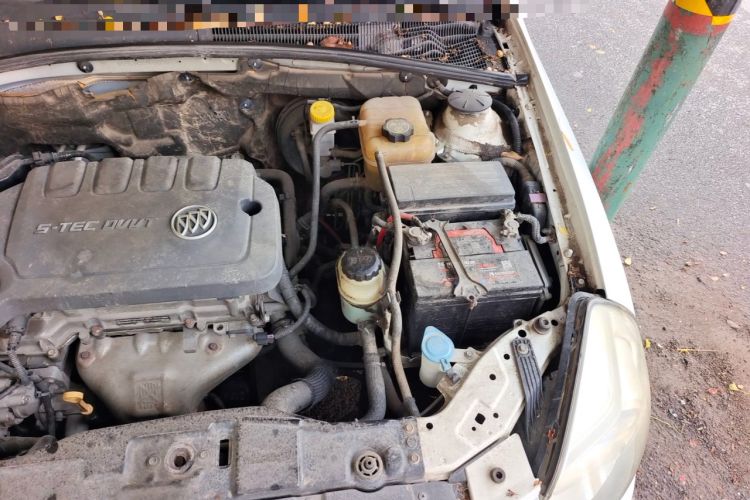Used Buick Excelle 2013 1.5L Manual Classic Model Engine Bay Left