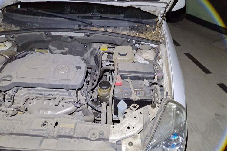 Used Buick Excelle 2013 1.5L Manual Classic Model Engine Bay Left