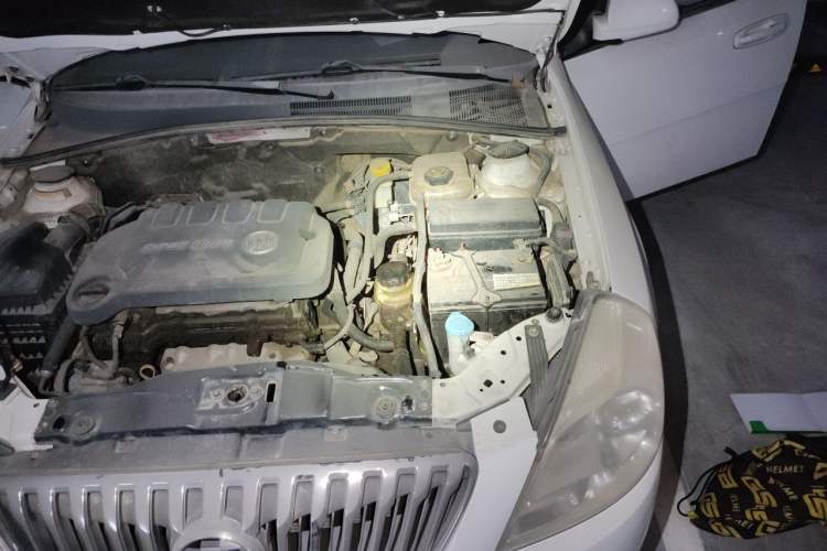 Used Buick Excelle 2013 1.5L Automatic Classic Model Engine Bay Left