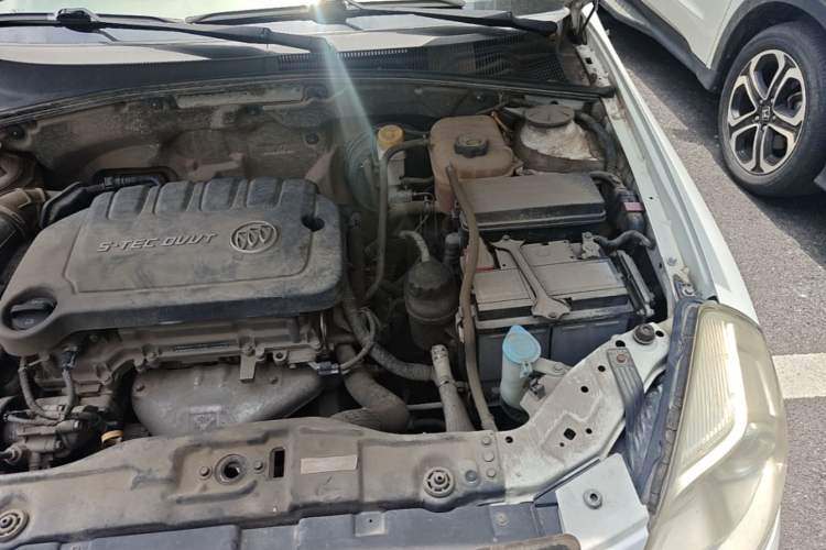 Used Buick Excelle 2013 1.5L Manual Classic Model Engine Bay Left