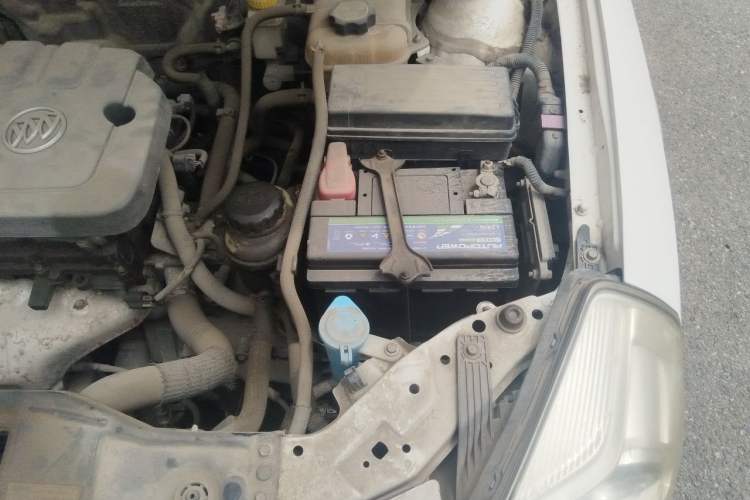 Used Buick Excelle 2013 1.5L Automatic Classic Model Engine Bay Left