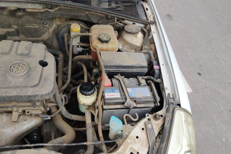 Used Buick Excelle 2013 1.5L Manual Classic Model Engine Bay Left