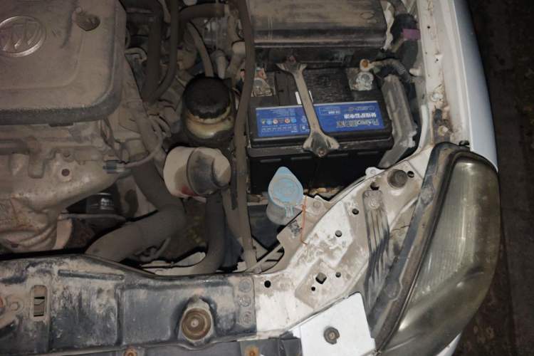 Used Buick Excelle 2013 1.5L Manual Classic Model Engine Bay Left