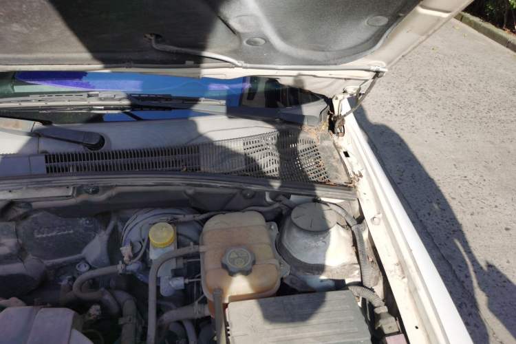 Used Buick Excelle 2013 1.5L Automatic Luxury Model Engine Bay Left