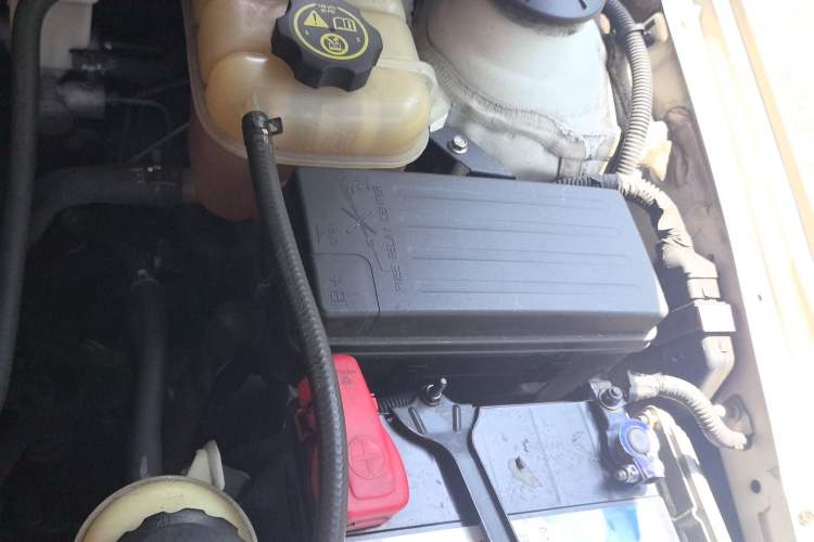 Used Buick Excelle 2013 1.5L Manual Luxury Model Engine Bay Left