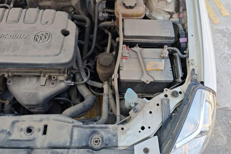 Used Buick Excelle 2013 1.5L Manual Classic Model Engine Bay Left