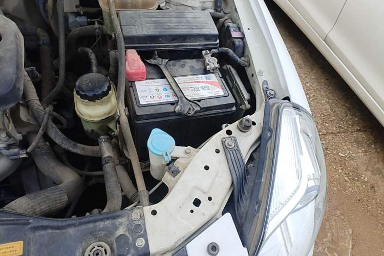 Used Buick Excelle 2013 1.5L Manual Luxury Model Engine Bay Left