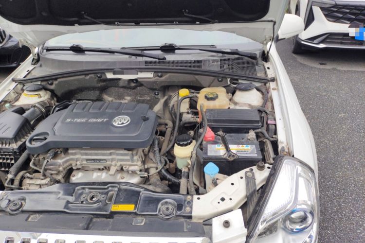 Used Buick Excelle 2013 1.5L Manual Classic Model Engine Bay Left