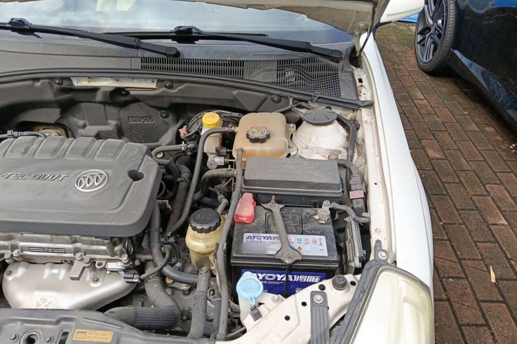 Used Buick Excelle 2013 1.5L Automatic Luxury Model Engine Bay Left