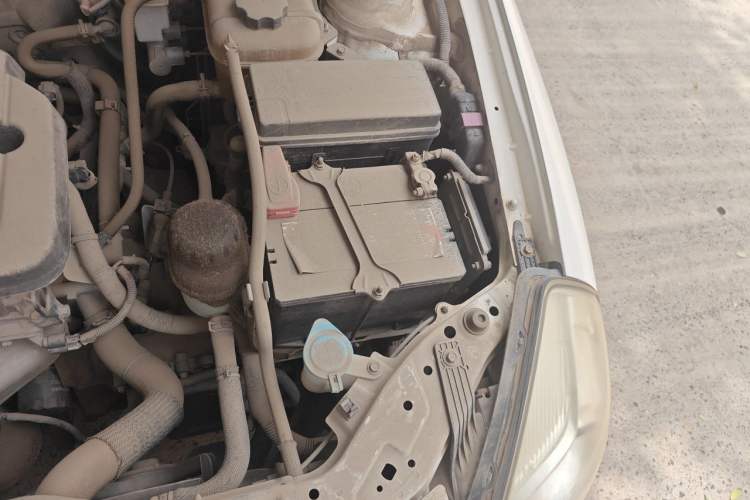 Used Buick Excelle 2013 1.5L Automatic Classic Model Engine Bay Left