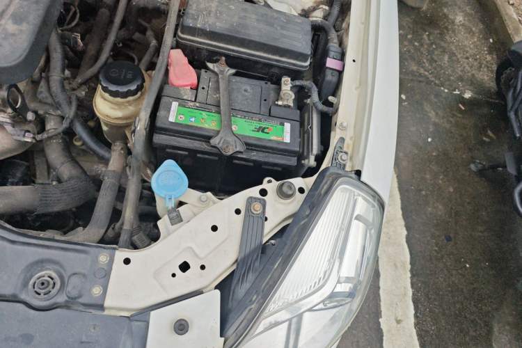 Used Buick Excelle 2013 1.5L Automatic Classic Model Engine Bay Left